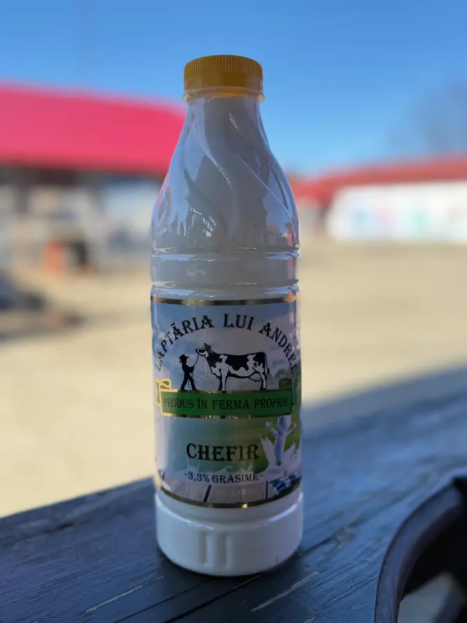 Chefir Lăptăria lui Andrei 3,3% 1 L